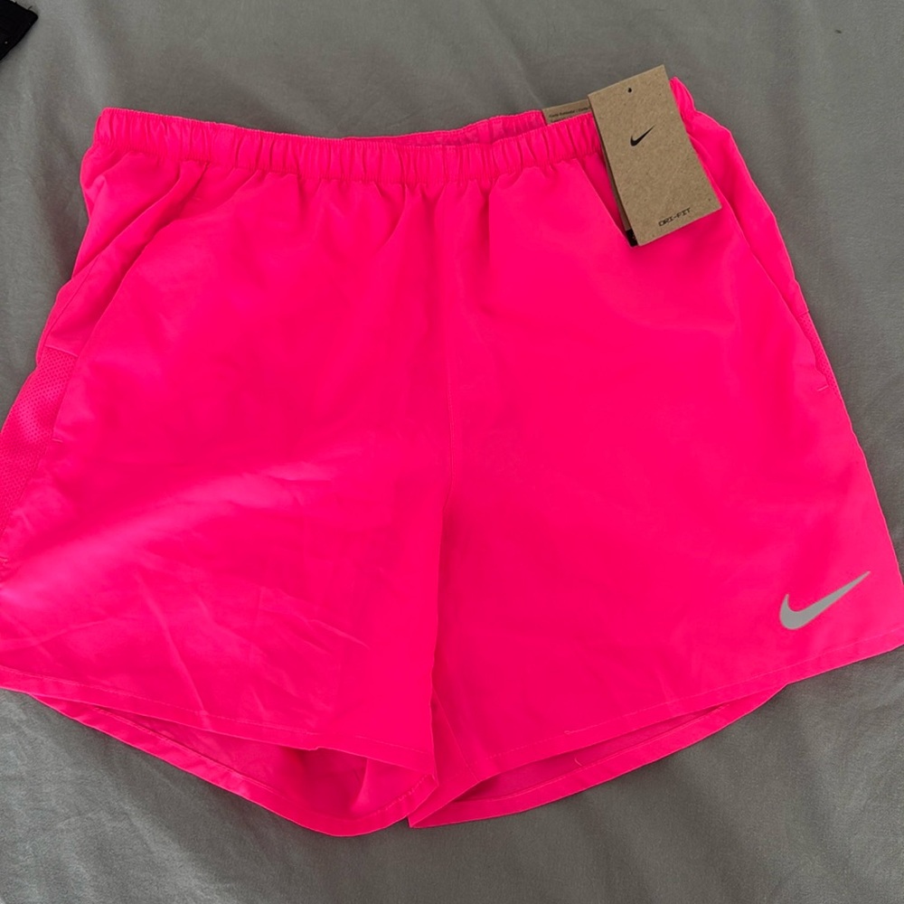 Nike Shorts
5” Lenght 
New 
100% Authentic